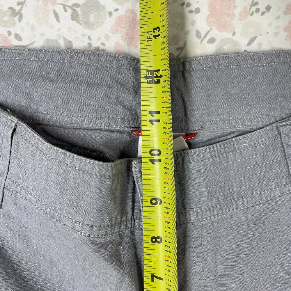 The North Face cargo capri pants, Women's Size 8, Light Gray color - Picture 13 of 15